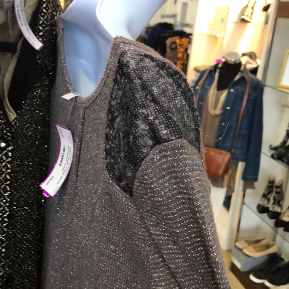 Long sleeve silver top - Picture 2 of 4